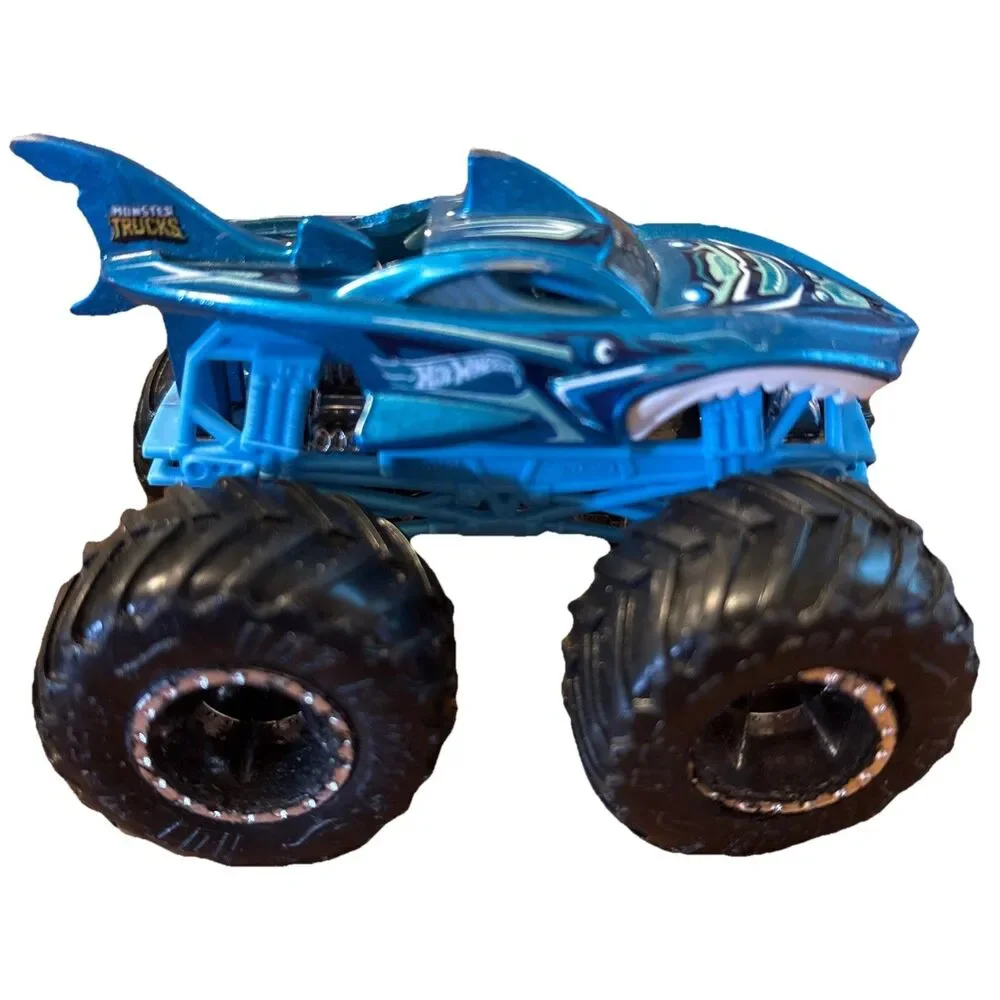 Hot Wheels Monster Trucks Shark Wreak 2020 Epic Loop Challenge Playset Exclusive